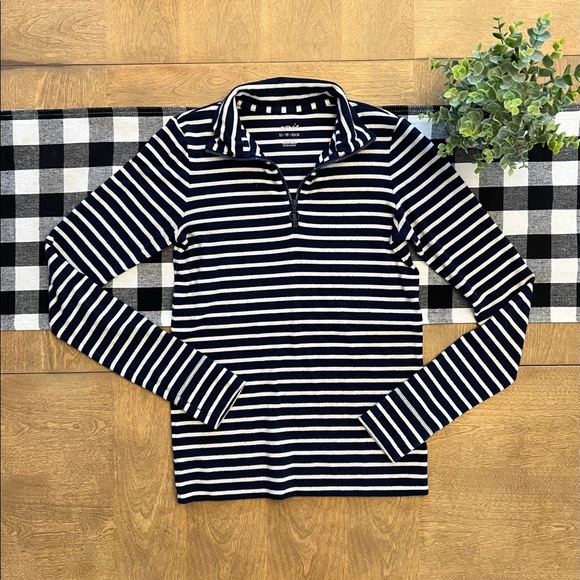 Aerie 3/4 zip - Picture 1 of 4